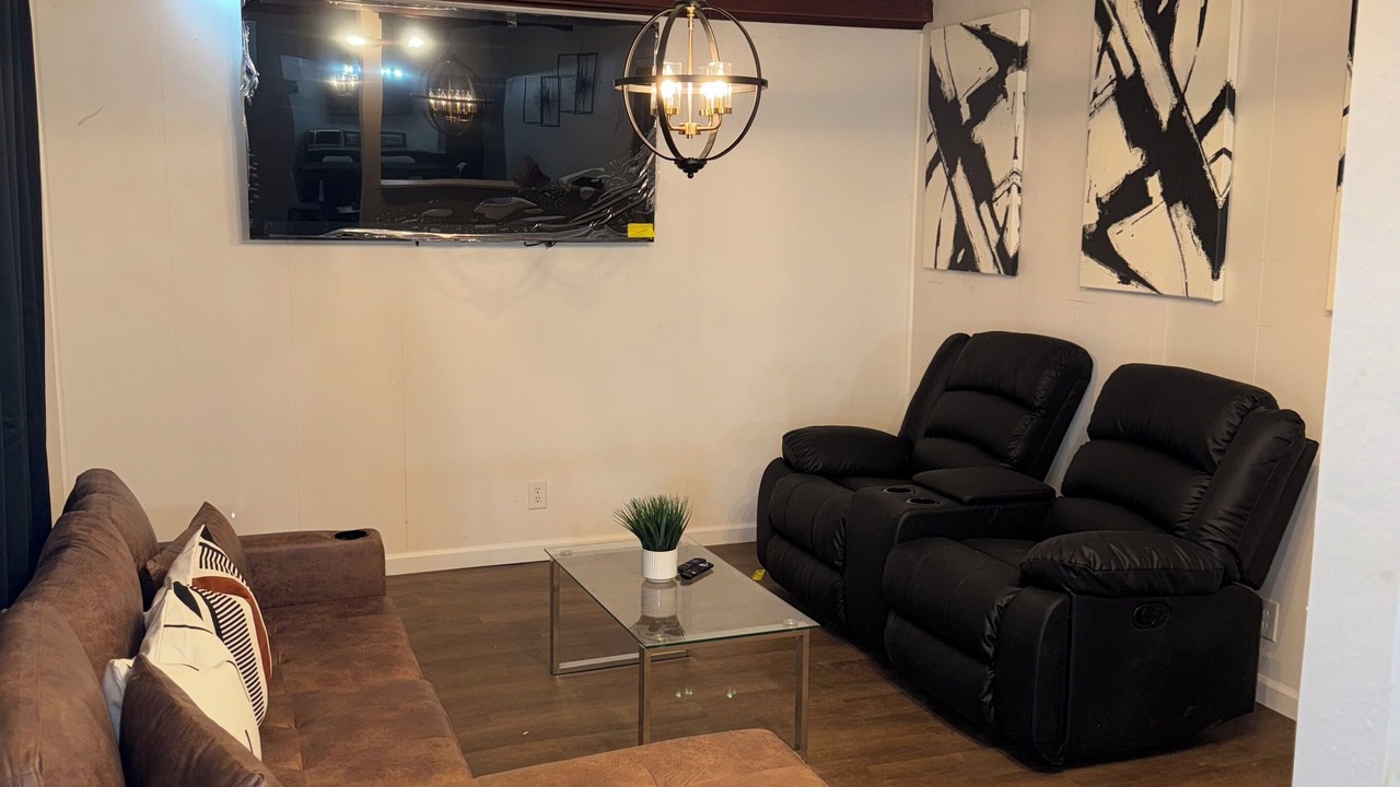 Photo of Livingroom in Center