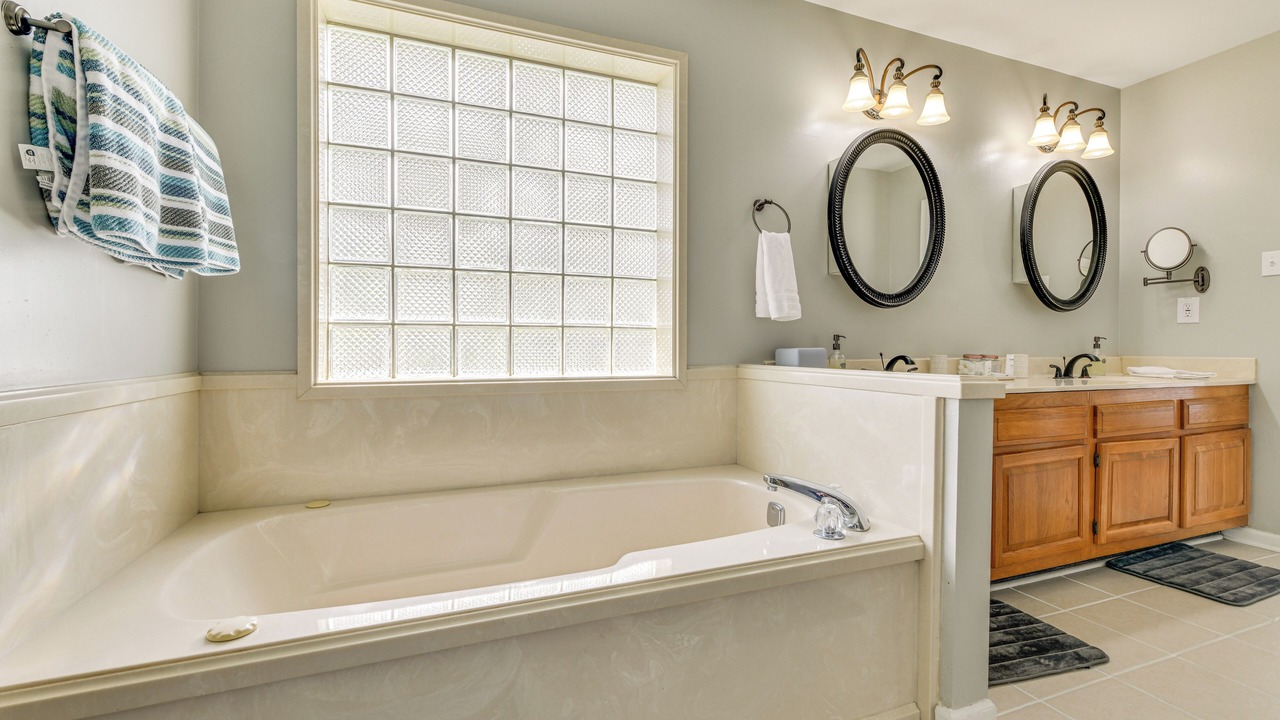 Photo of Bathroom in Diamondhead