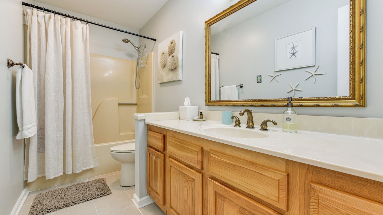 Photo of Bathroom in Diamondhead