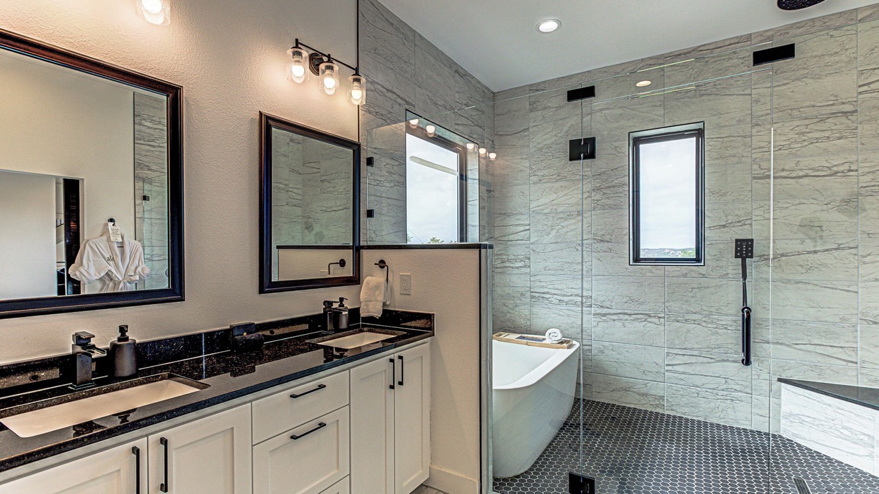Photo of Bathroom in Point Venture