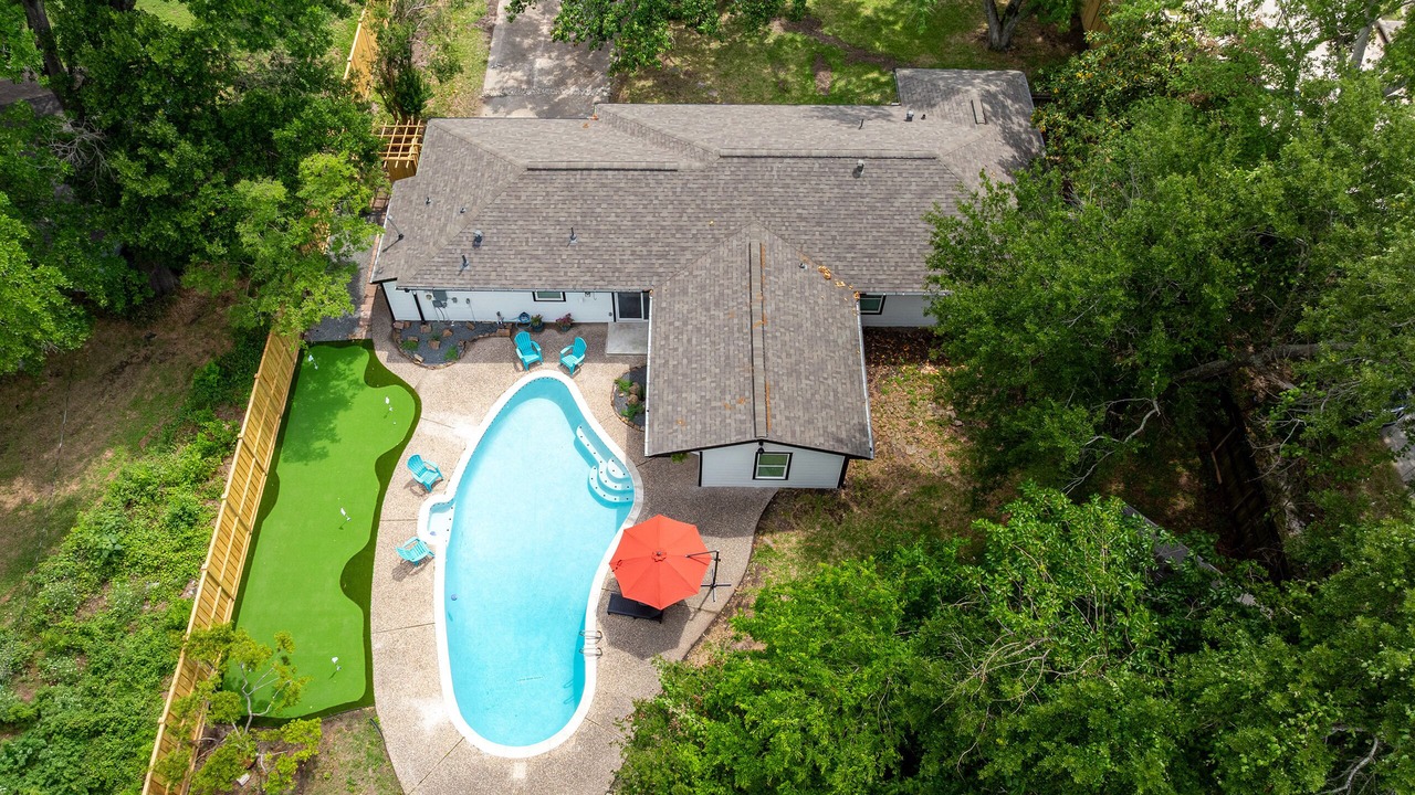 Photo of Outdoor in Spring Branch West