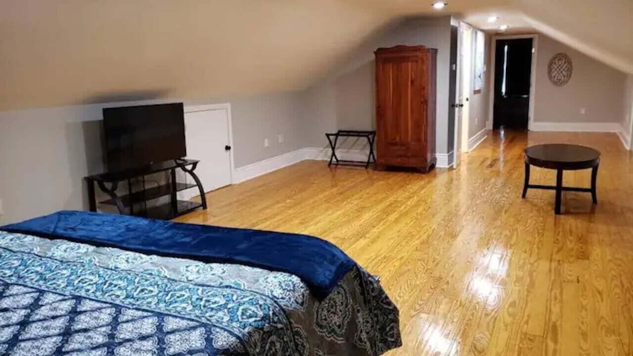 Photo of Bedroom in Algiers Point