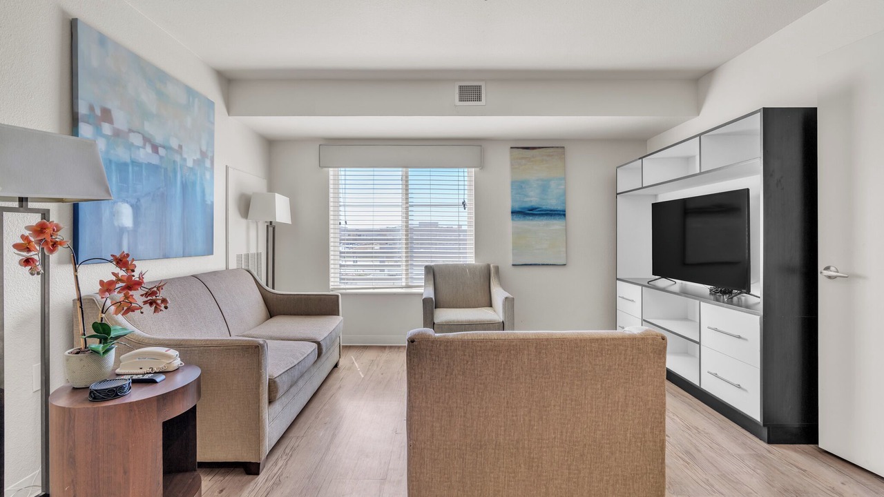 Photo of Livingroom in Far North Central