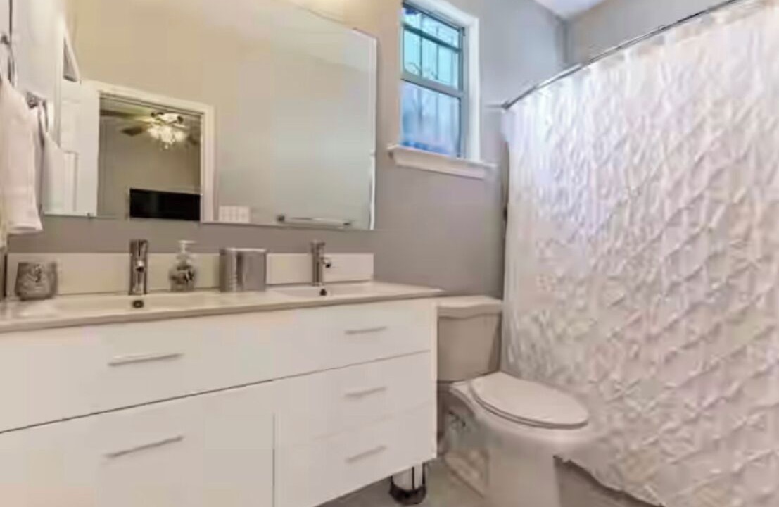 Photo of Bathroom in South 7th Ward