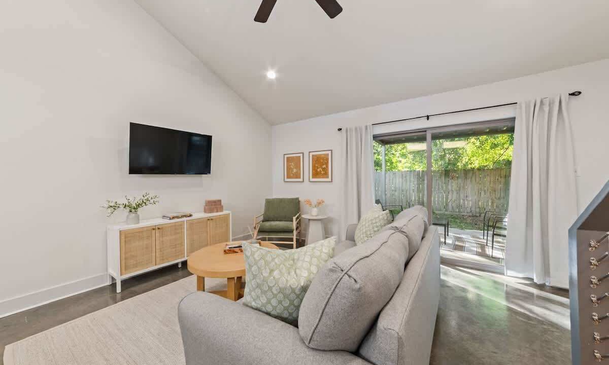 Photo of Livingroom in Lafayette