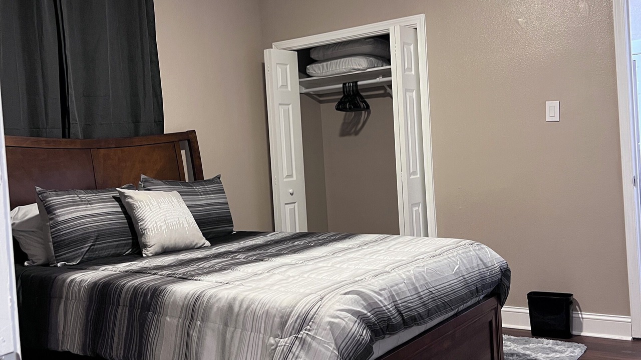 Photo of Bedroom in Holy Cross District