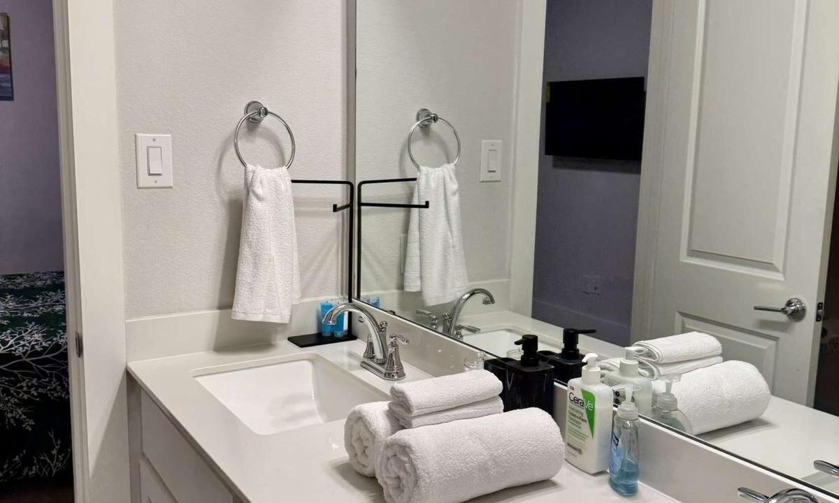 Photo of Bathroom in Park Central