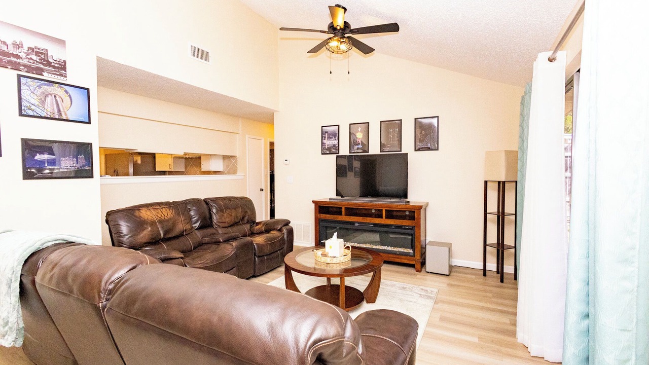 Photo of Livingroom in Oak Creek