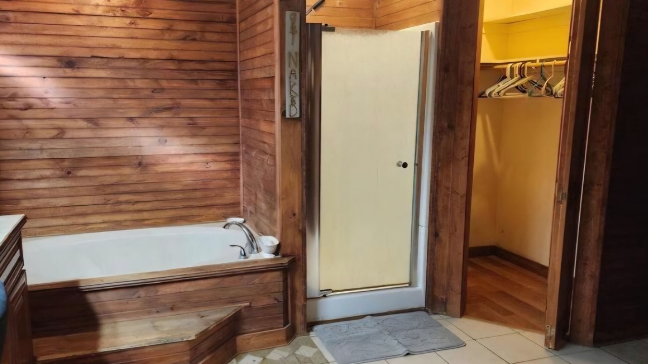 Photo of Bathroom in Deweyville