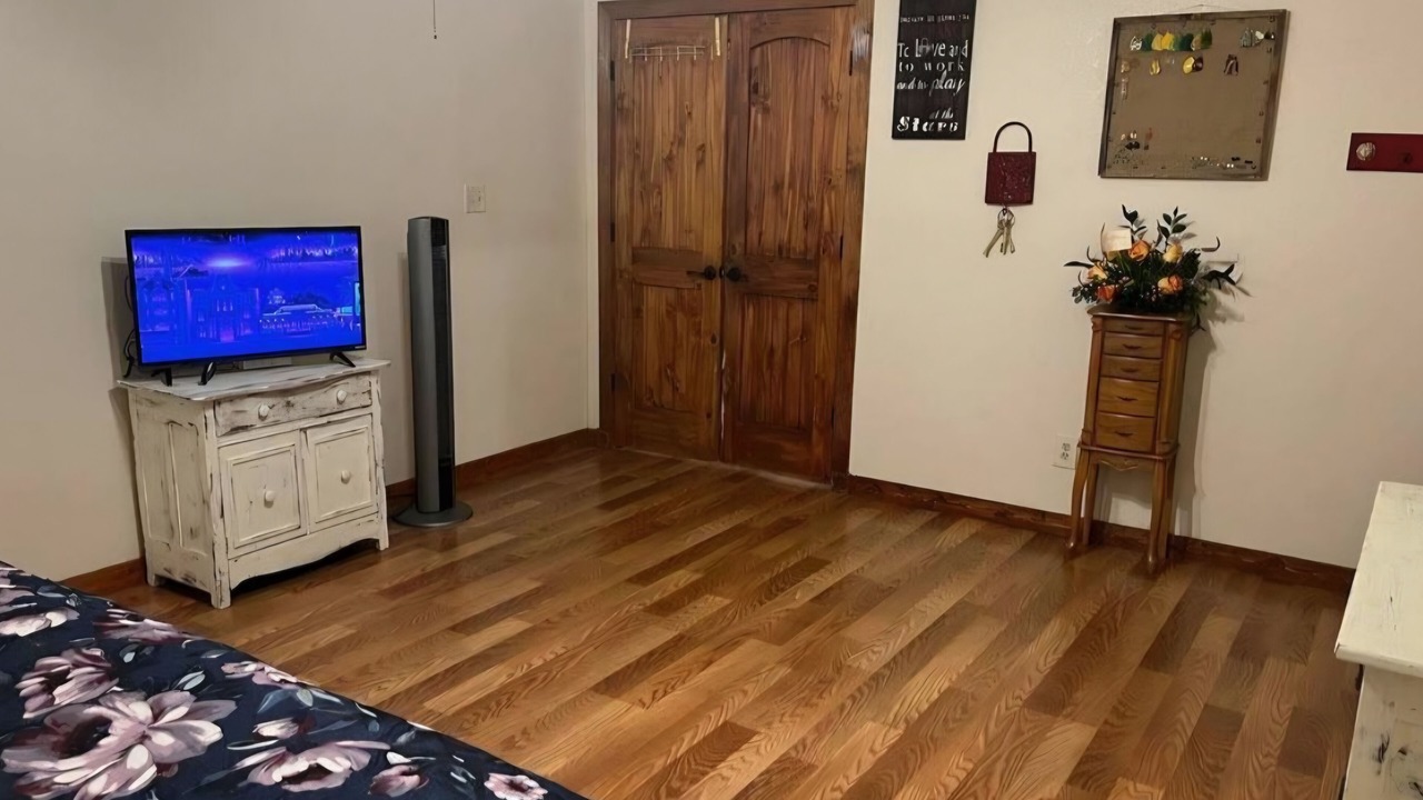 Photo of Bedroom in Deweyville