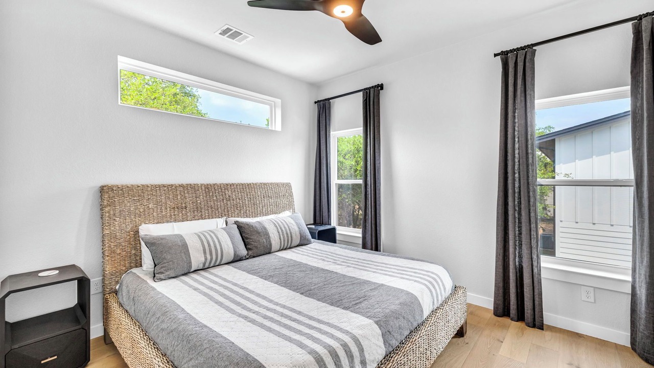 Photo of Bedroom in Point Venture