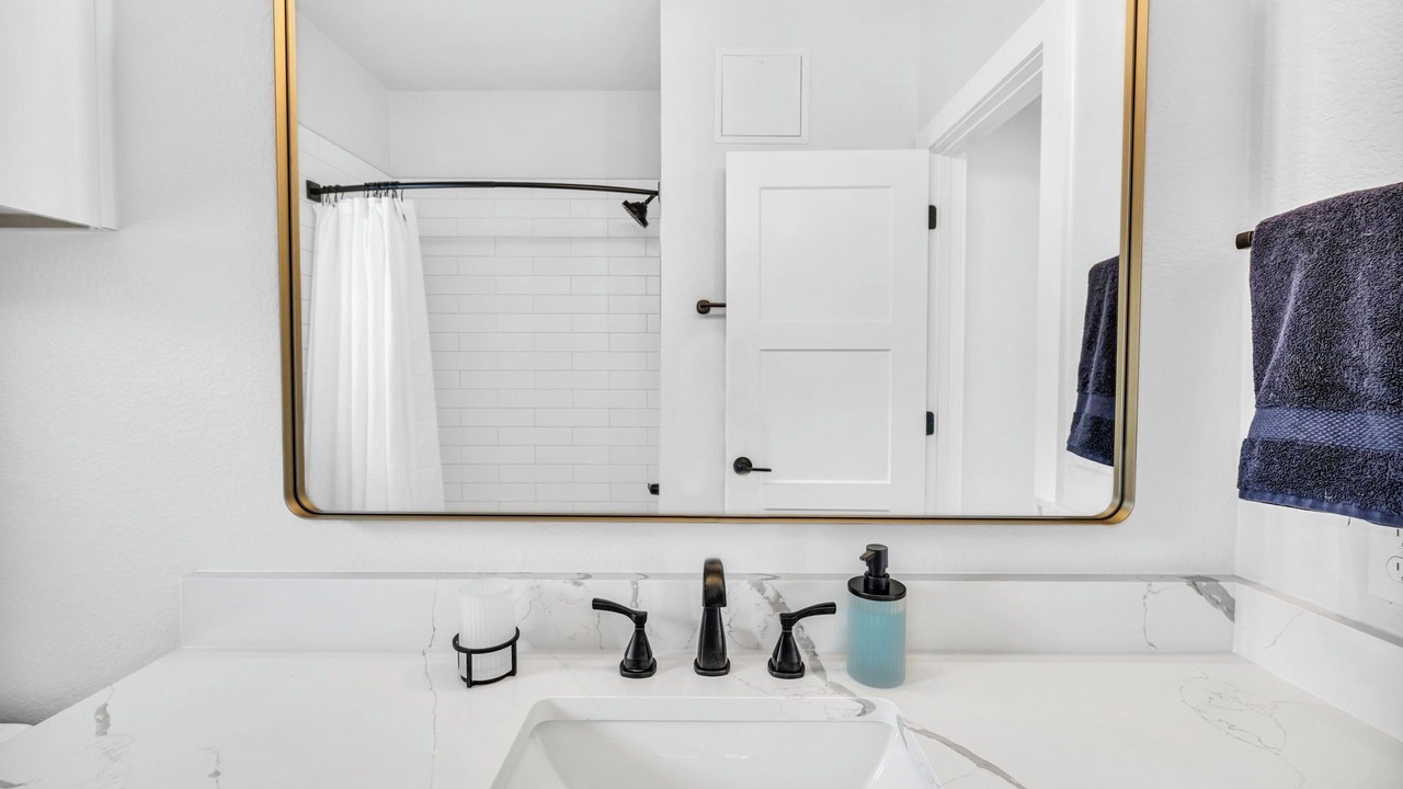 Photo of Bathroom in Point Venture