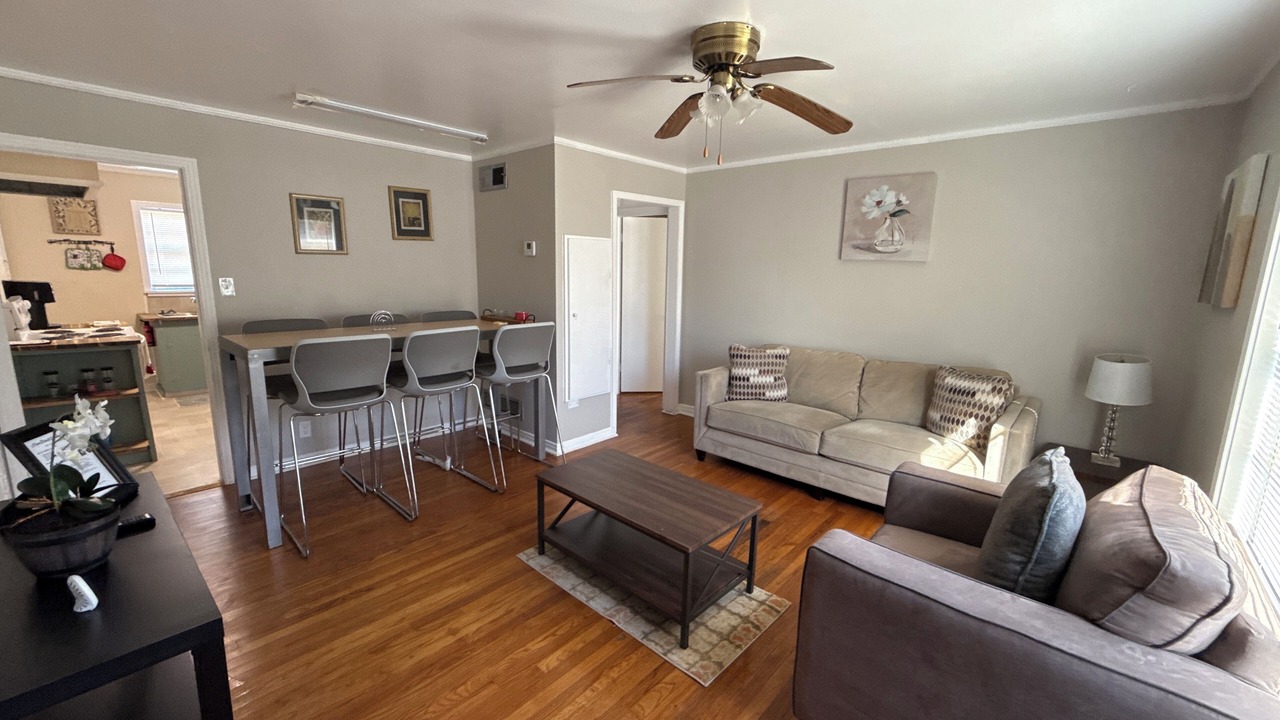 Photo of Livingroom in Highland Historic District