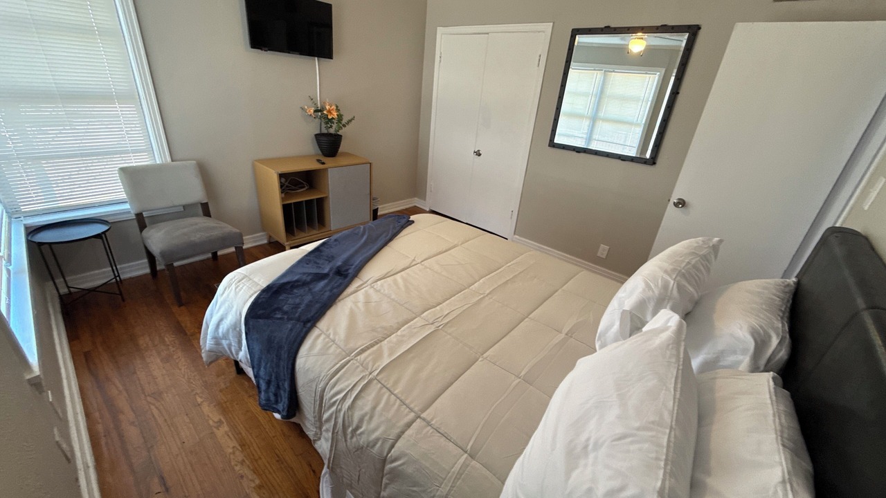 Photo of Bedroom in Highland Historic District