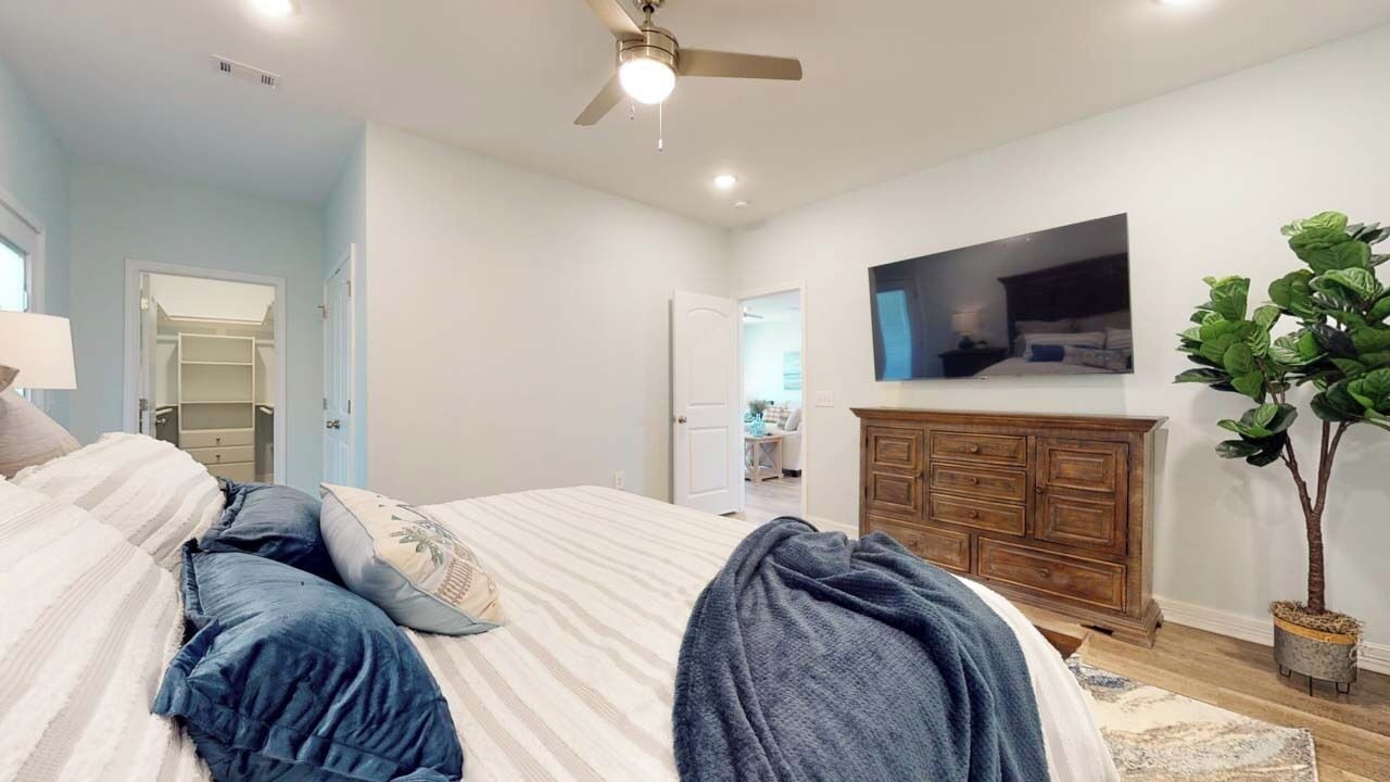 Photo of Bedroom in Crystal Beach