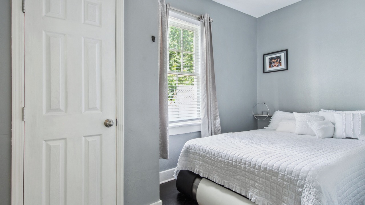 Photo of Bedroom in Central City