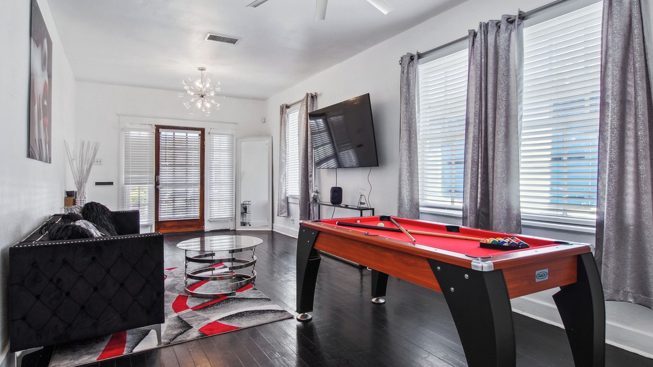 Photo of Livingroom in Central City