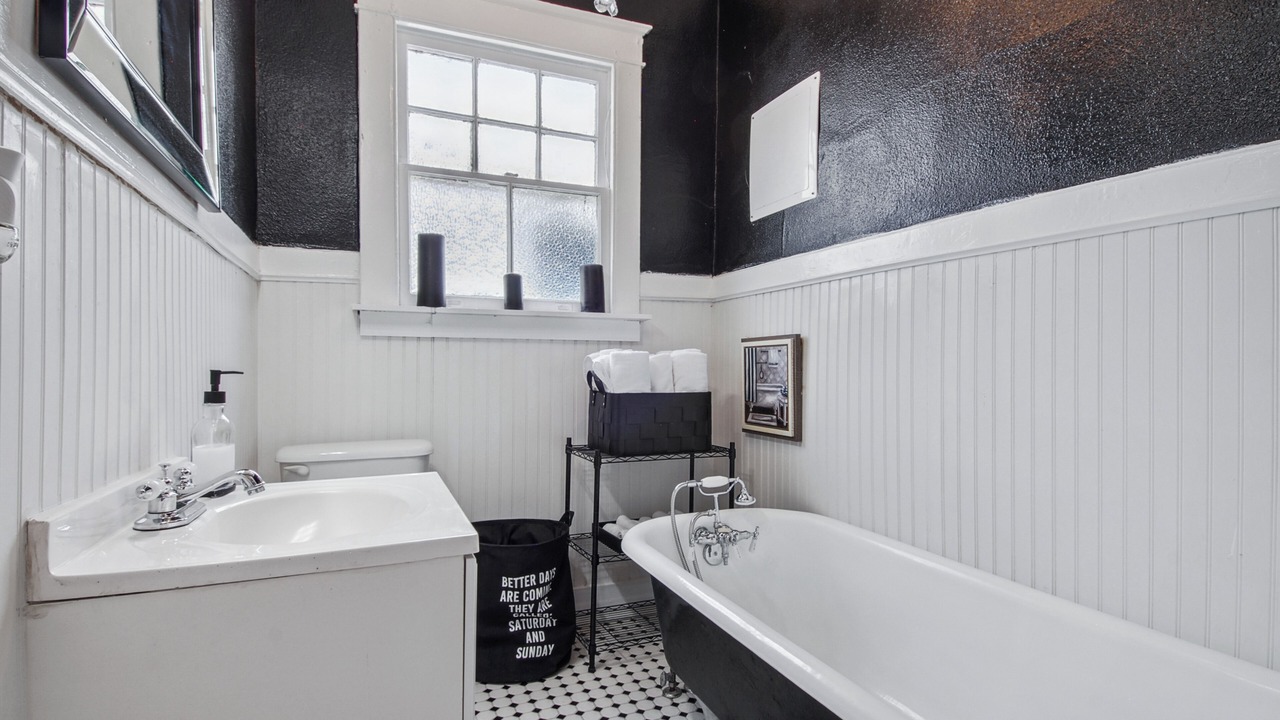 Photo of Bathroom in Central City