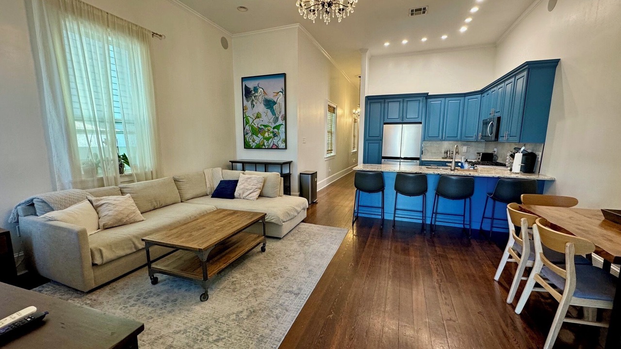 Photo of Livingroom in Mid-City