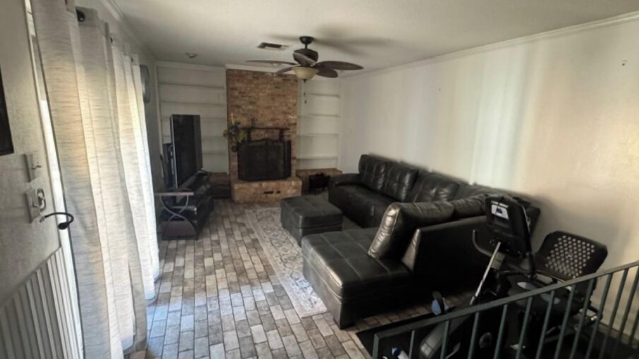 Photo of Livingroom in Old Aurora