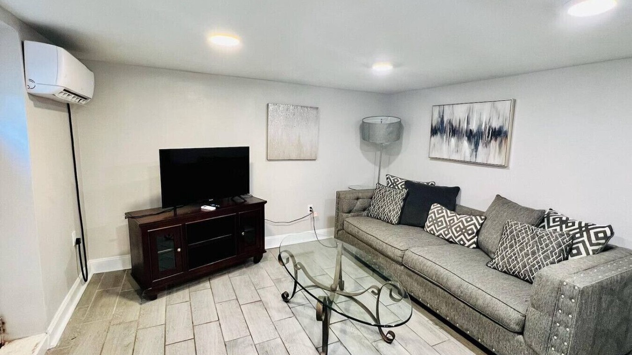 Photo of Livingroom in Holy Cross District