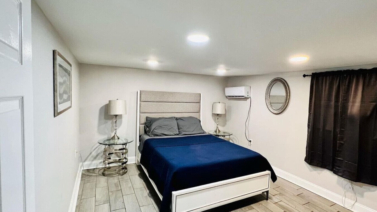 Photo of Bedroom in Holy Cross District