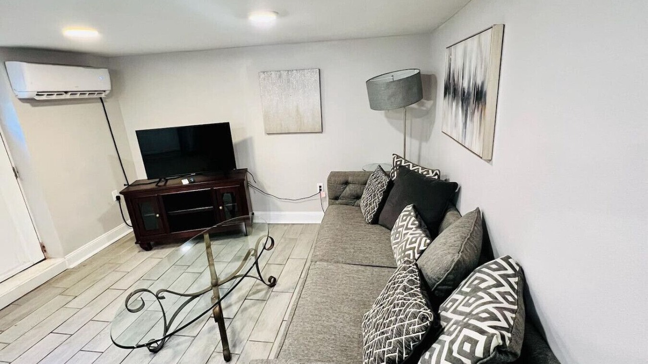 Photo of Livingroom in Holy Cross District