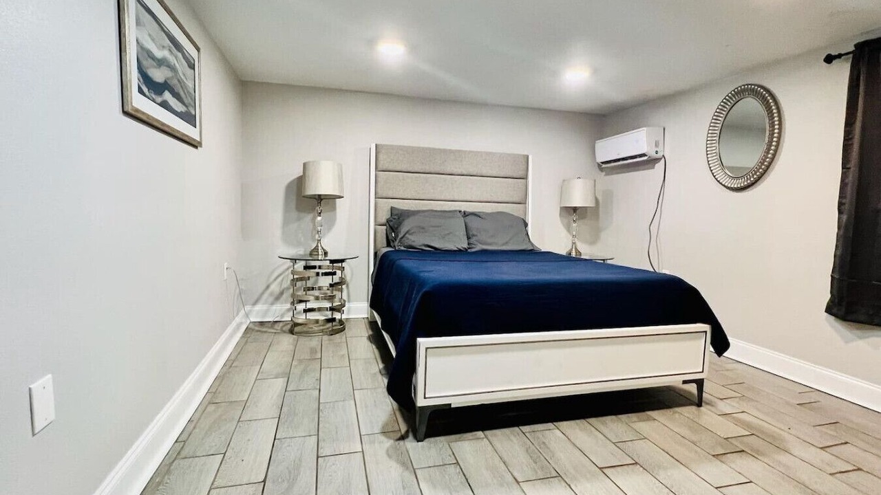 Photo of Bedroom in Holy Cross District