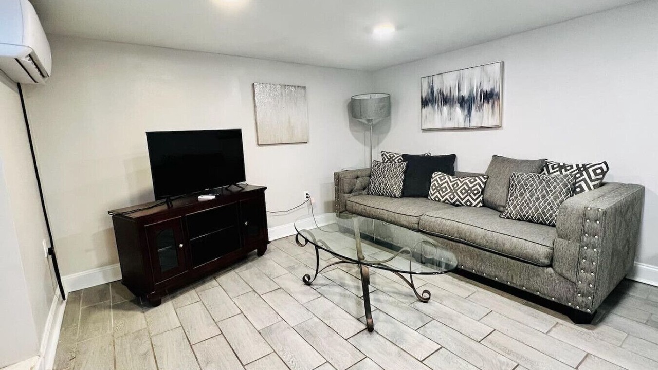 Photo of Livingroom in Holy Cross District