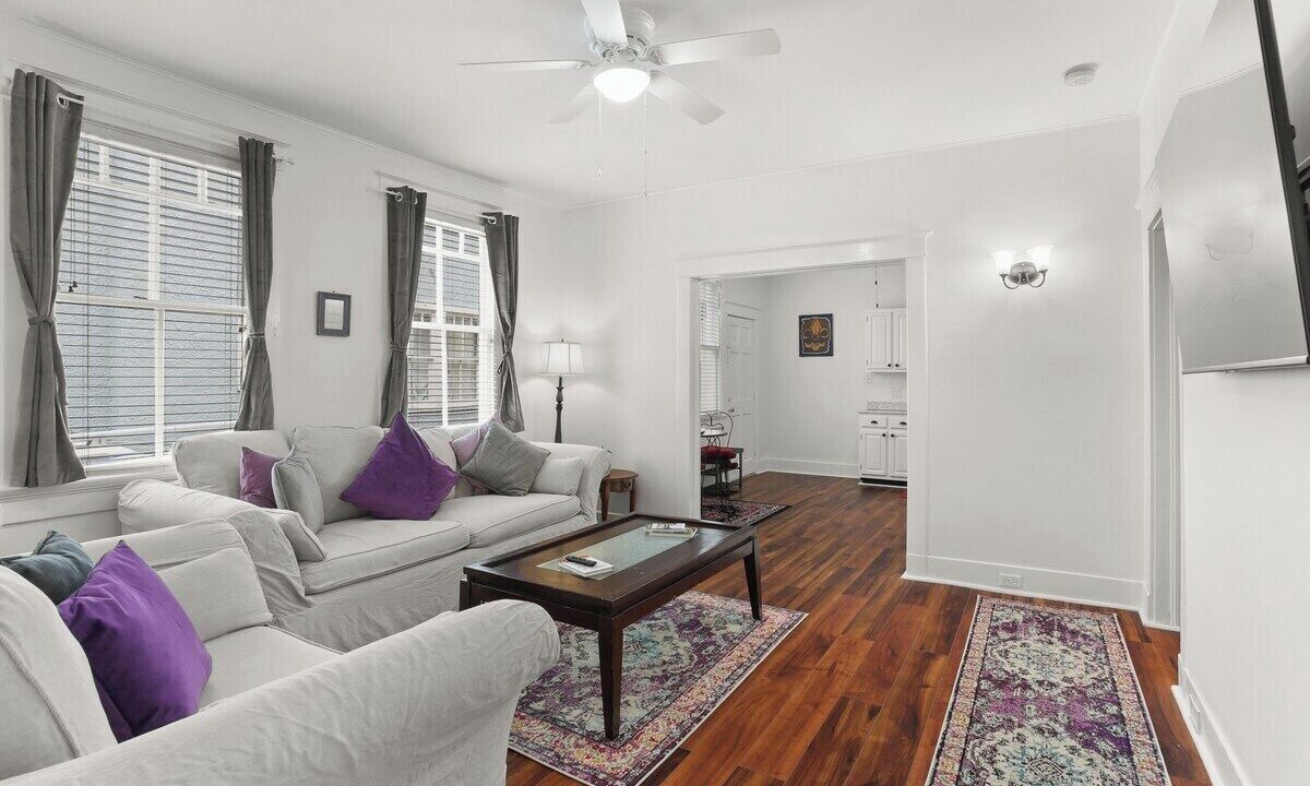 Photo of Livingroom in Uptown Historic District