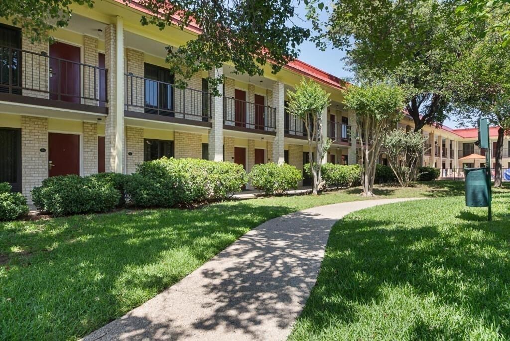 Photo of Outdoor in Addison