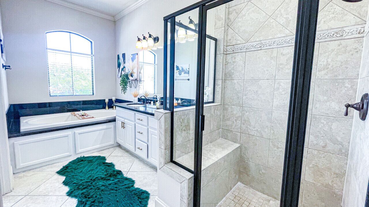 Photo of Bathroom in Woodlake - Briar Meadow