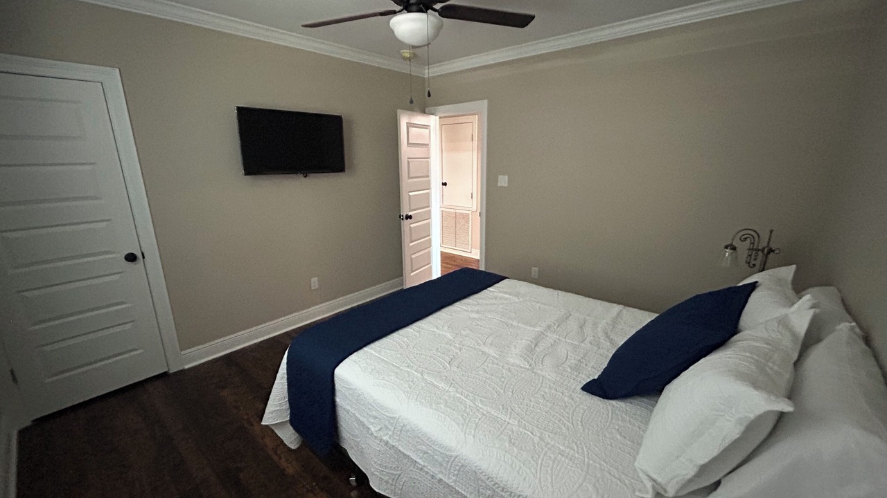 Photo of Bedroom in Crowley