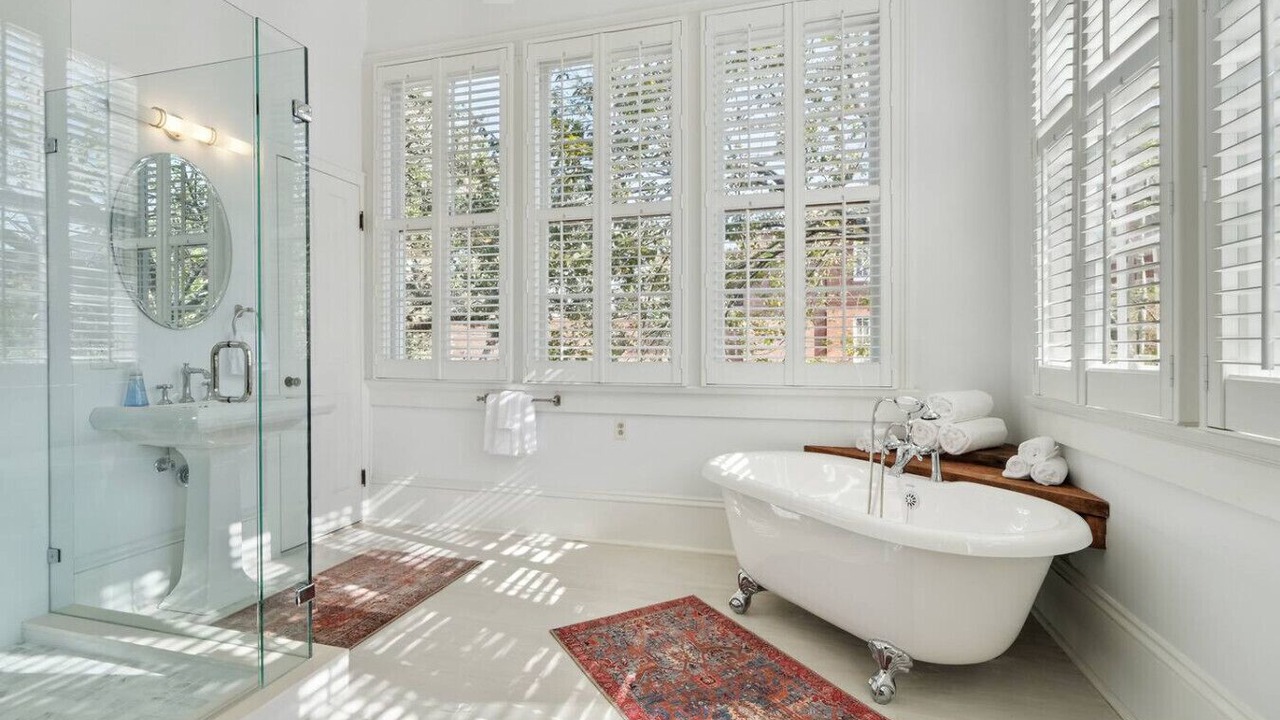 Photo of Bathroom in Central Carrollton Association