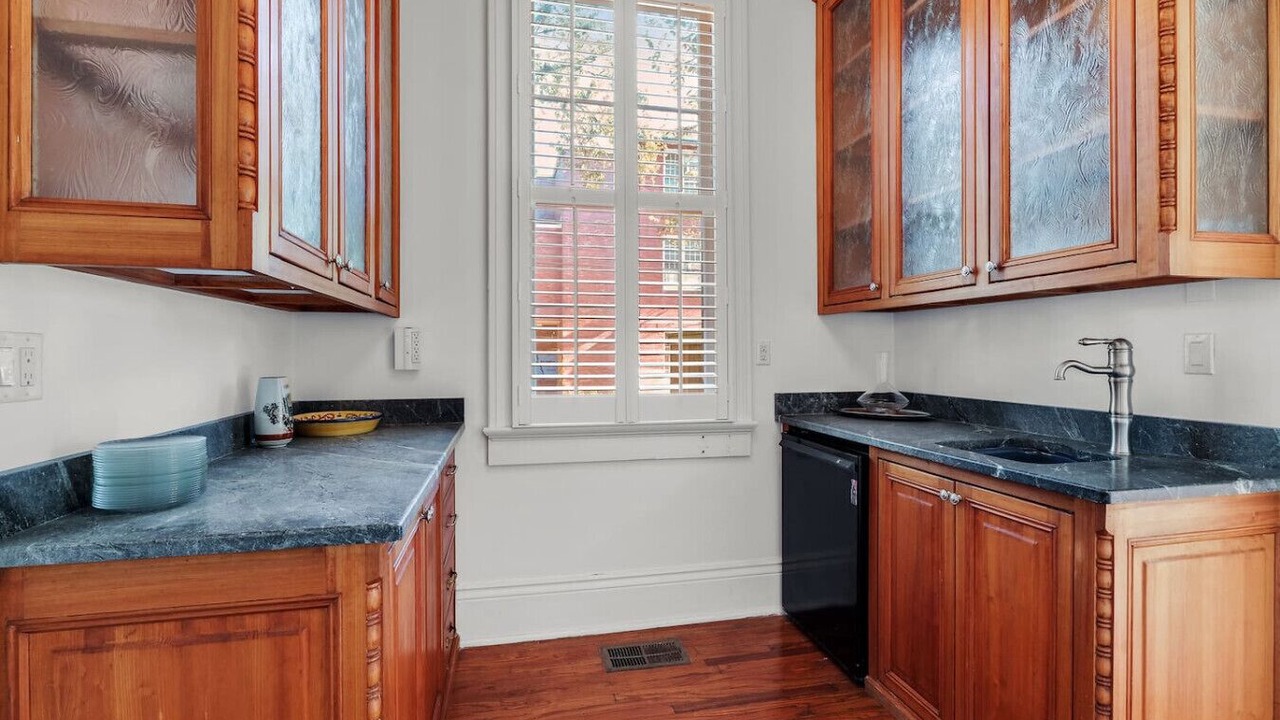 Photo of Kitchen in Central Carrollton Association
