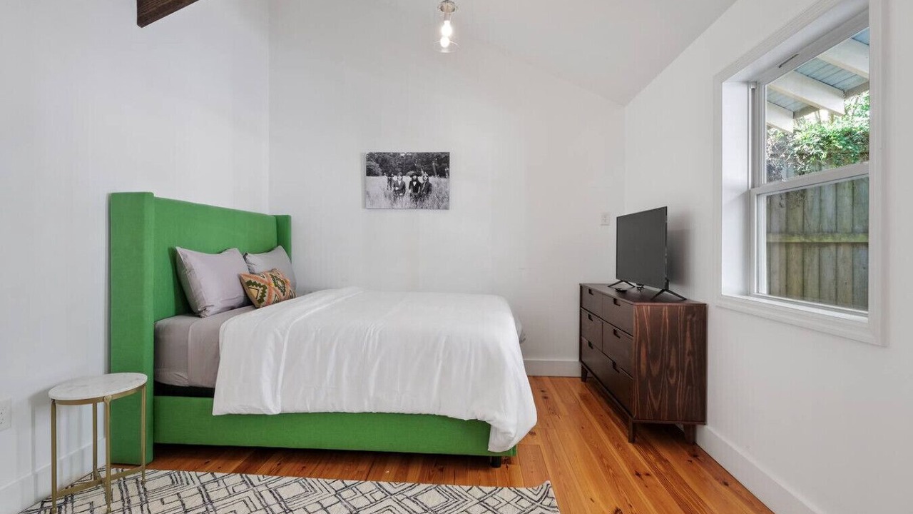 Photo of Bedroom in Central Carrollton Association
