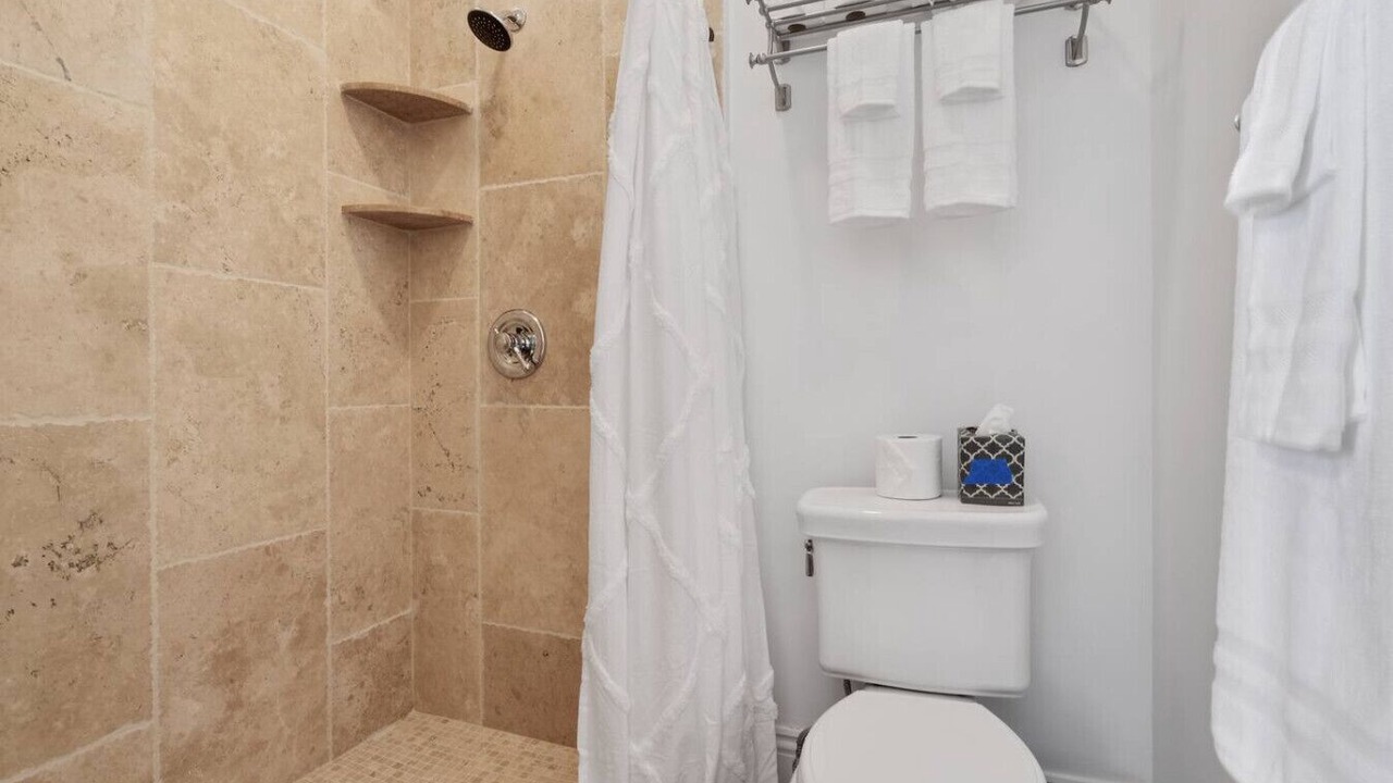 Photo of Bathroom in Central Carrollton Association