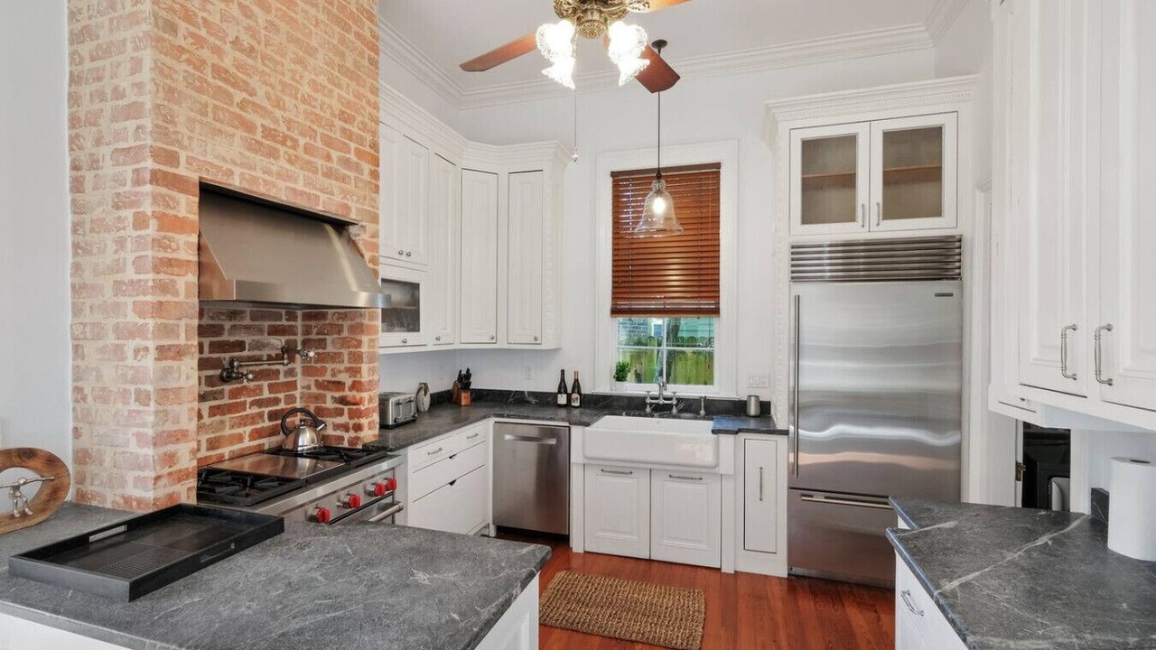 Photo of Kitchen in Central Carrollton Association