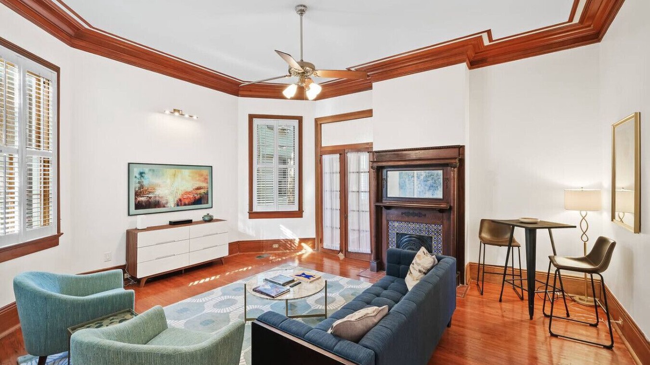 Photo of Livingroom in Central Carrollton Association
