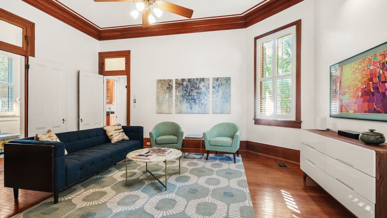 Photo of Livingroom in Central Carrollton Association
