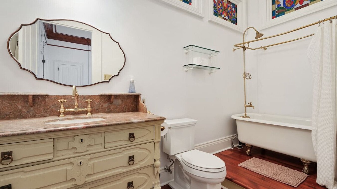 Photo of Bathroom in Central Carrollton Association