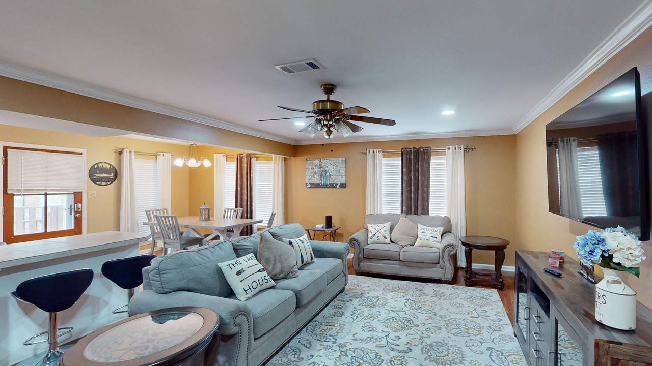Photo of Livingroom in New Roads
