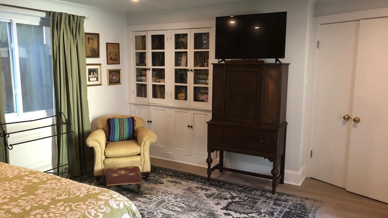 Photo of Bedroom in Uptown Historic District