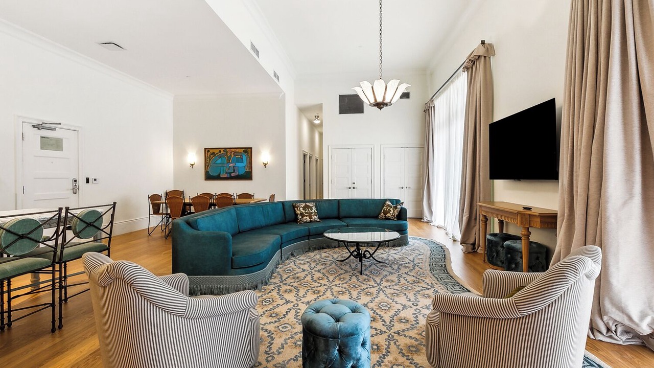 Photo of Livingroom in Central Business District