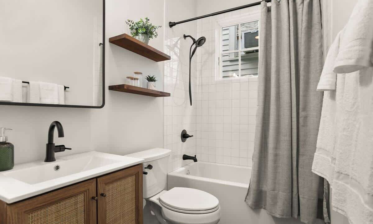 Photo of Bathroom in Uptown Historic District
