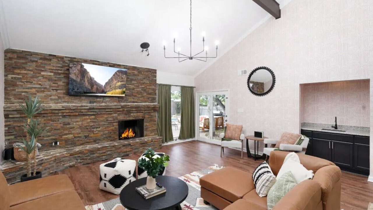 Photo of Livingroom in Whispering Oaks