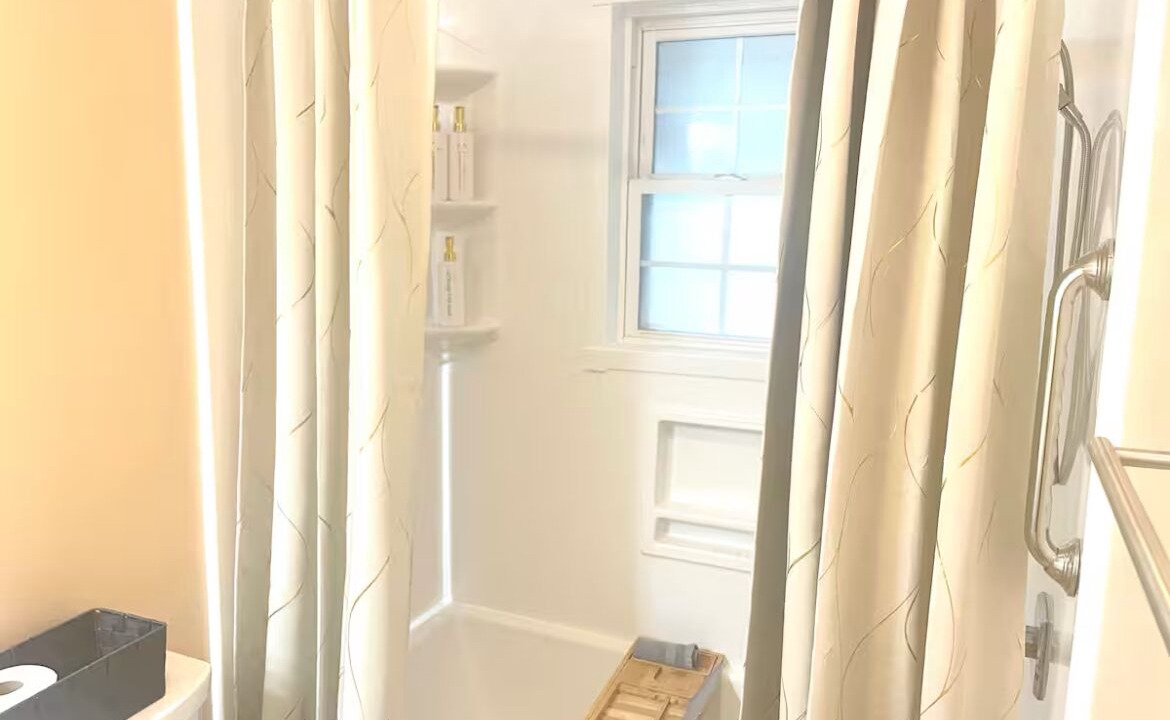 Photo of Bathroom in Tall Timbers - Brechtel
