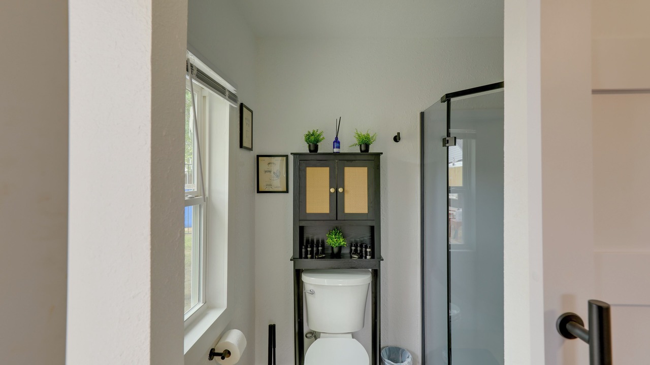 Photo of Bathroom in Central Arlington