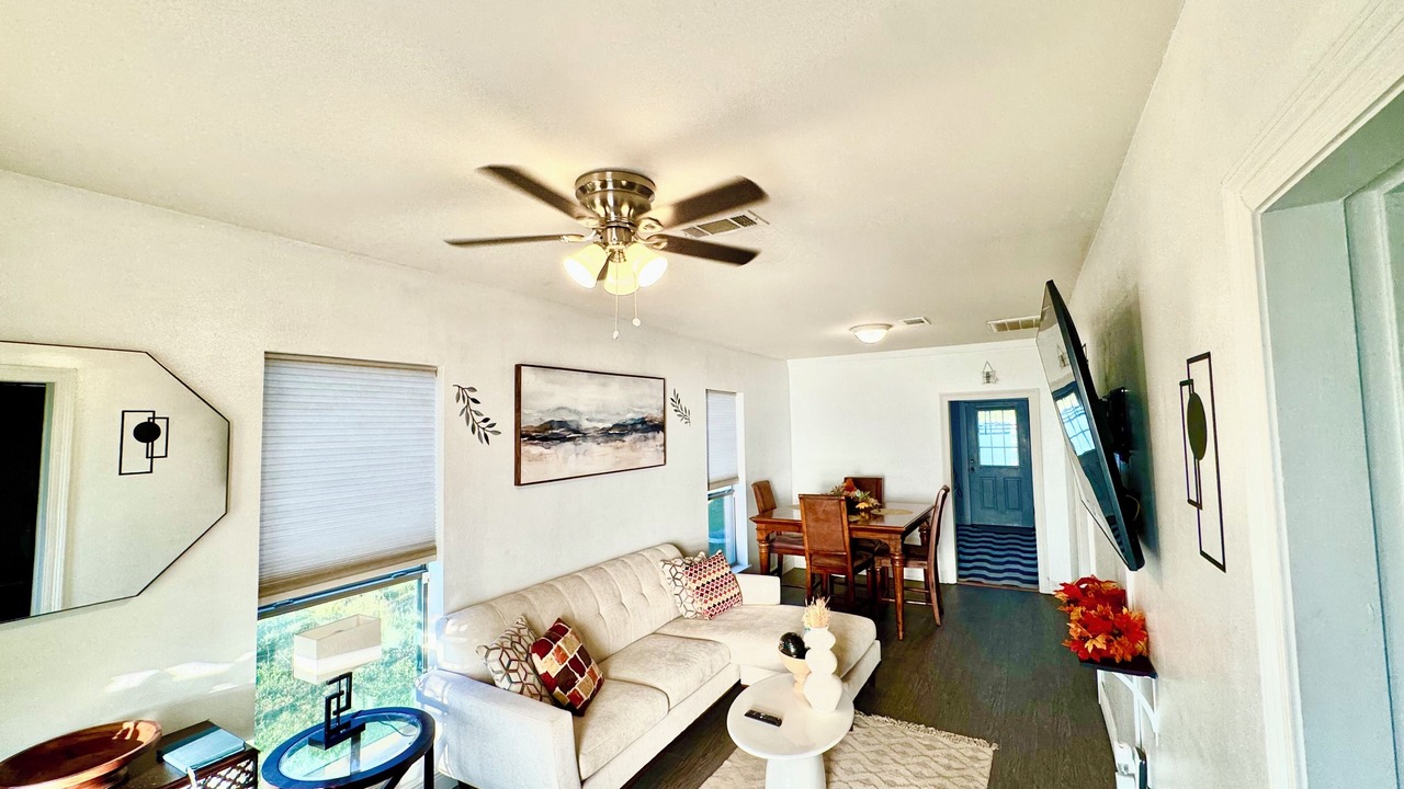 Photo of Livingroom in Gonzales