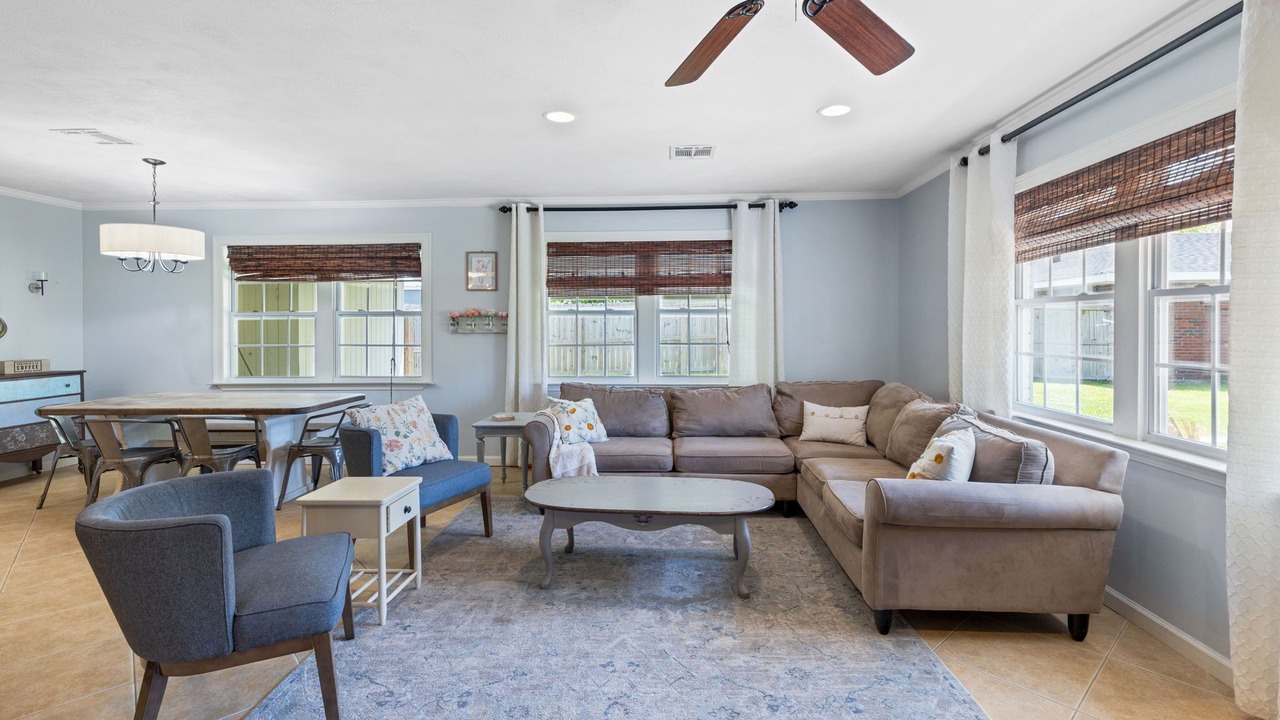 Photo of Livingroom in Sulphur